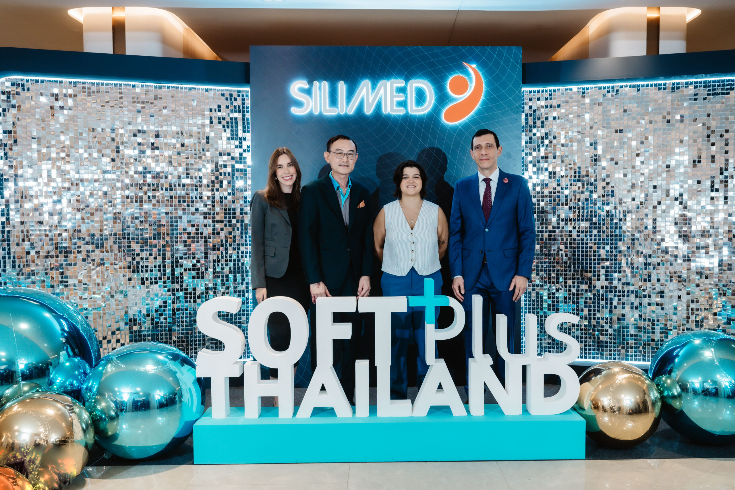 คุณสมบัติของ HSC+ Gel เจลยืดหยุ่นสูง (High performance cohesive gel) การเชื่อมประสานกับเปลือกซิลิโคนดีเยี่ยม (Higher rate of gel-shell integration) ค่าความยืดหยุ่นสูงสุด (Maximum gel elasticity index) ทรงคงตัว ไม่เสียรูปง่าย (More stable shape) ทนต่อแรงกระแทก ไม่แตกร้าวง่าย (Higher rate of resilience to gel fracture) นอกจากนี้ SOFTPlus ยังช่วยลดปัญหาซิลิโคนเป็นริ้วคลื่น (Ripple) และลดความเสี่ยงการเกิดพังผืดได้อย่างมาก